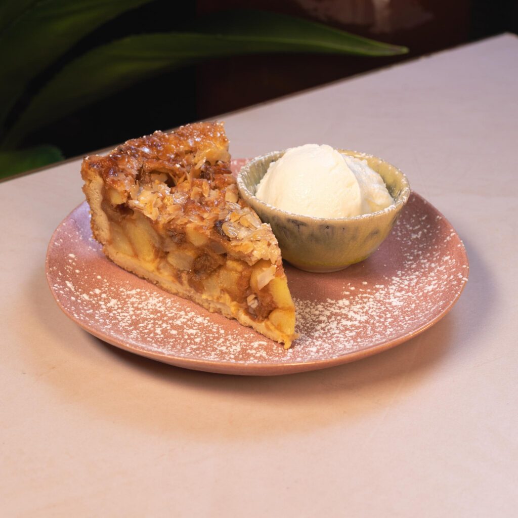 TORTA DI MELE E MANTECATO